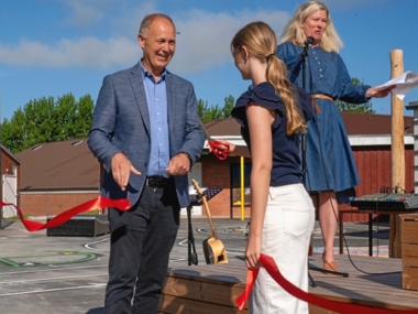 Borgmester klipper båndet og indvier nye rammer